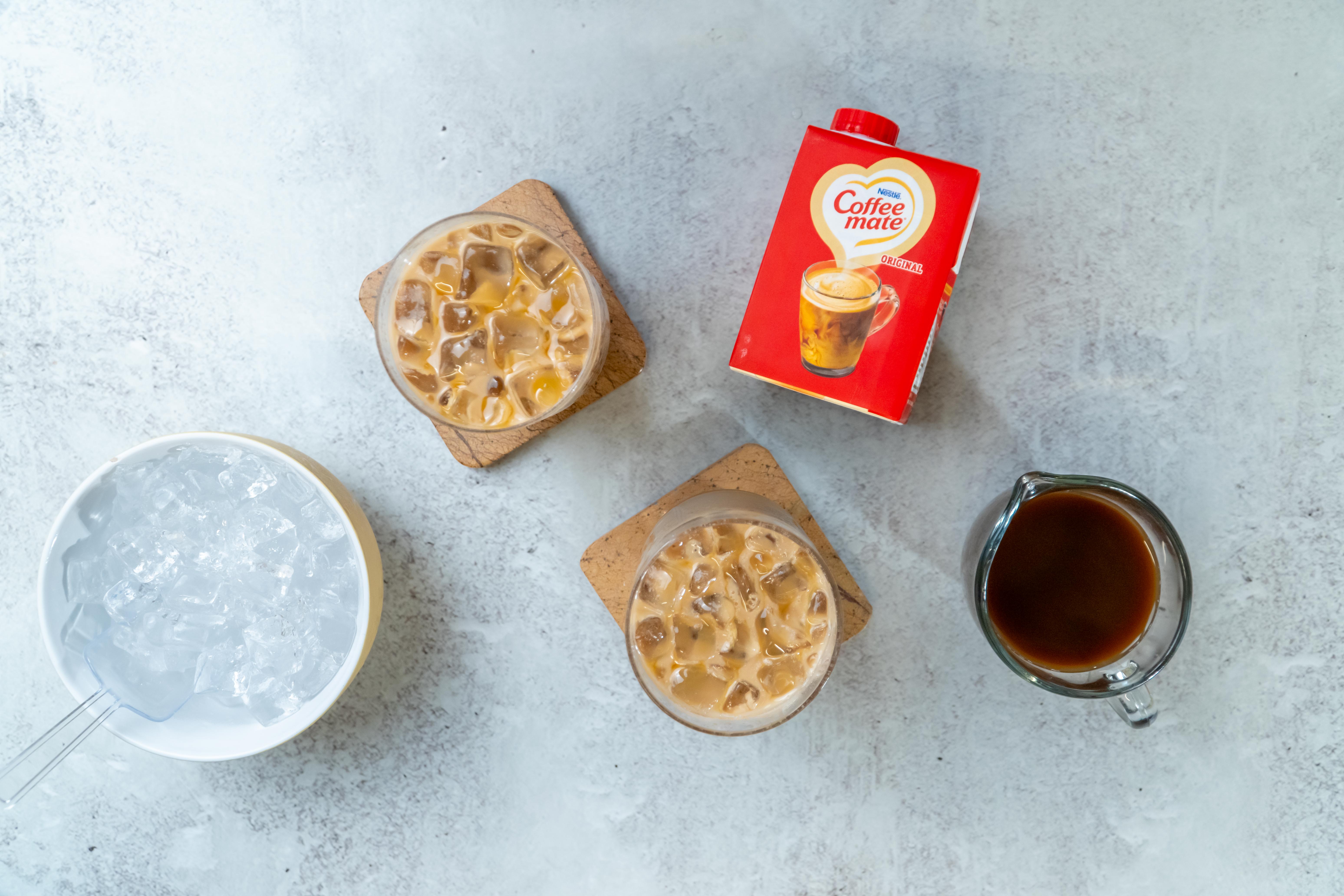 Cafe frio con caramelo coffee mate