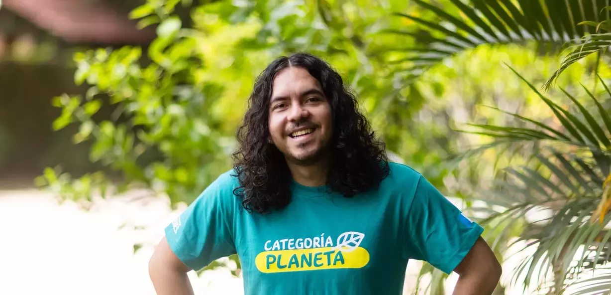 Carlos Morales de Guatemala con su proyecto, “Llenamaster"
