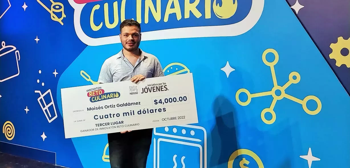 Ganador 3er lugar Moisés Ortíz, creador de los postres helados ”Cocoa Sweet”