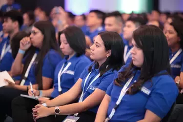 jovenes en El Salvador