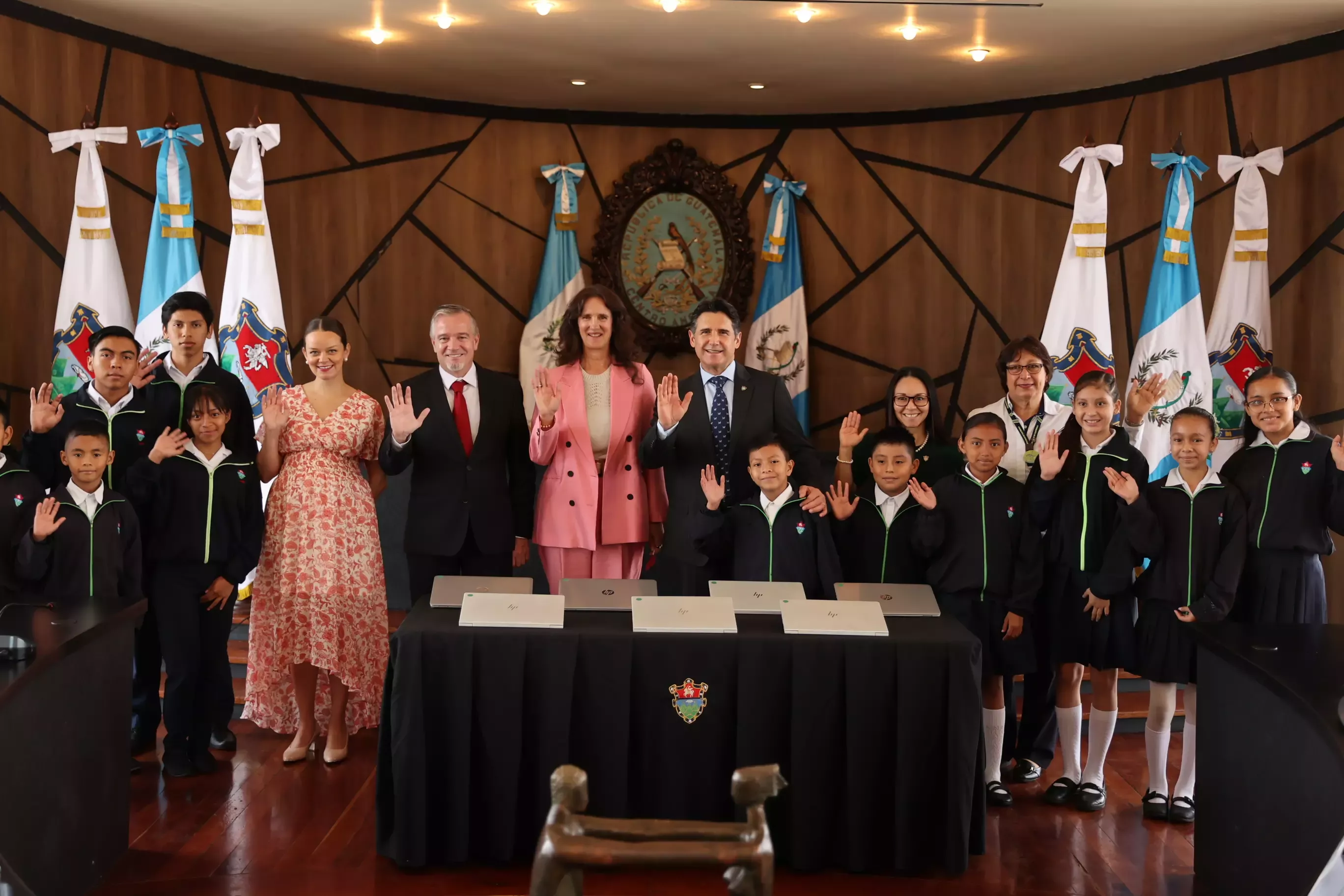 Donación de computadoras en Guatemala